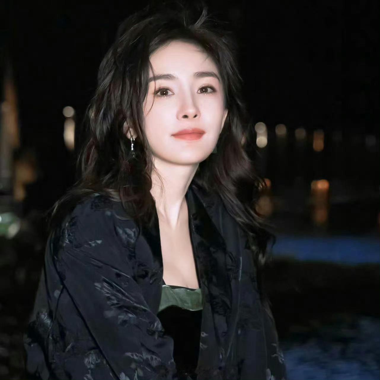 在无数个平凡的日子里，你是我不凡的星光。 ​​​