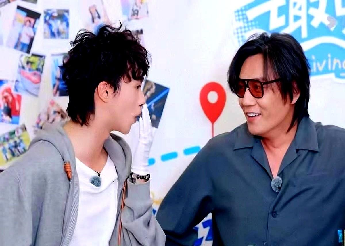 秦昊的继子恩利，从来没喊过他一声爸。

但两人没走寻常路，继子喊秦昊昊哥，以合伙