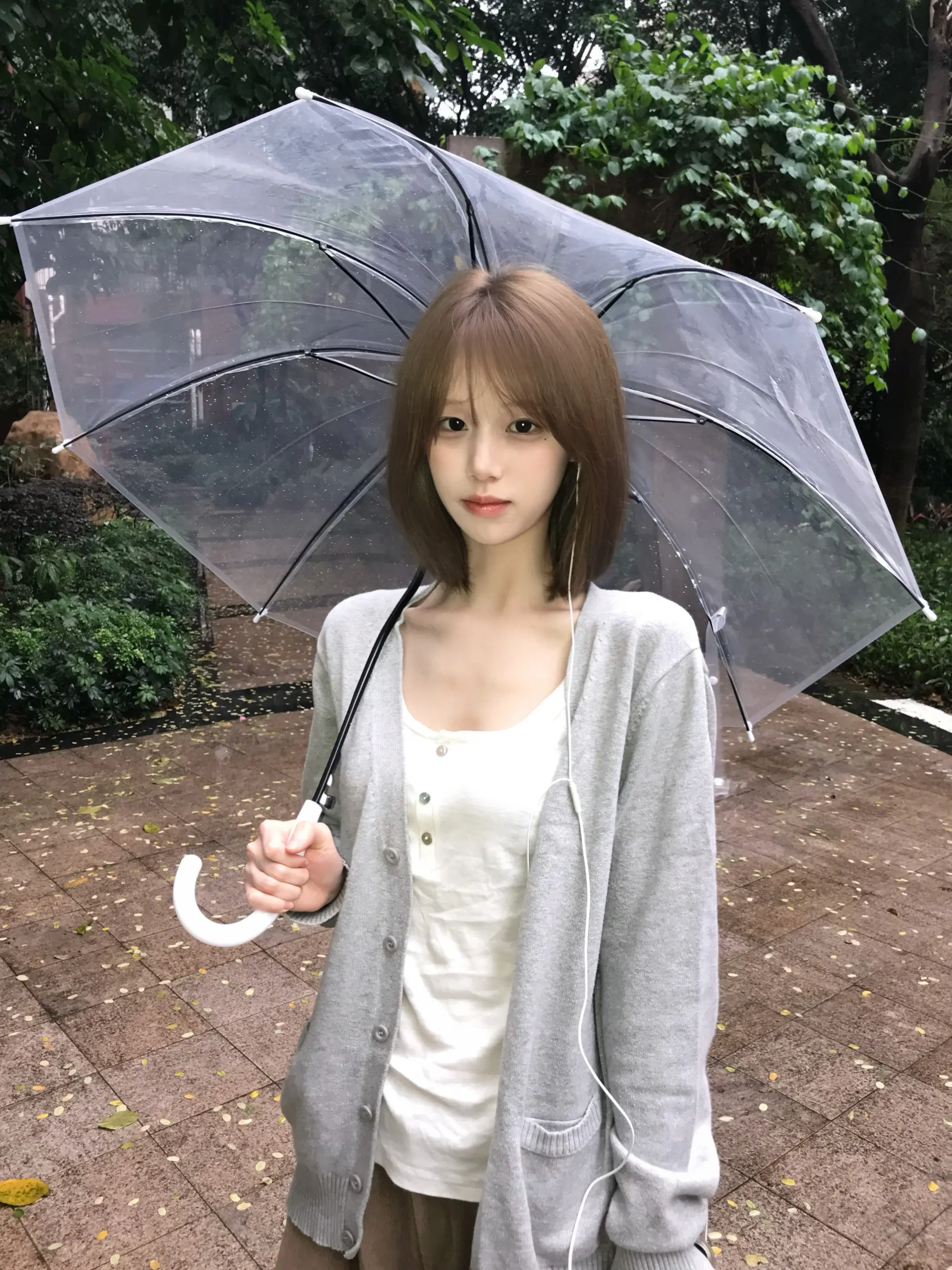 妳的出现带走我酸涩的雨季