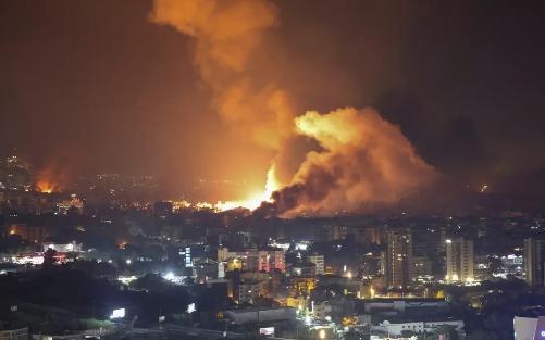 这根本不是演习，这是对全球供应链的“实弹射击”！美国航母既然堵在了家门口，就是奔