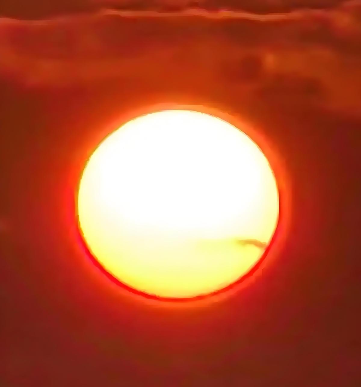 我这段时间越来越能够感受到老人的了不起之处。经历过长时间战争的老人确实是把人给看