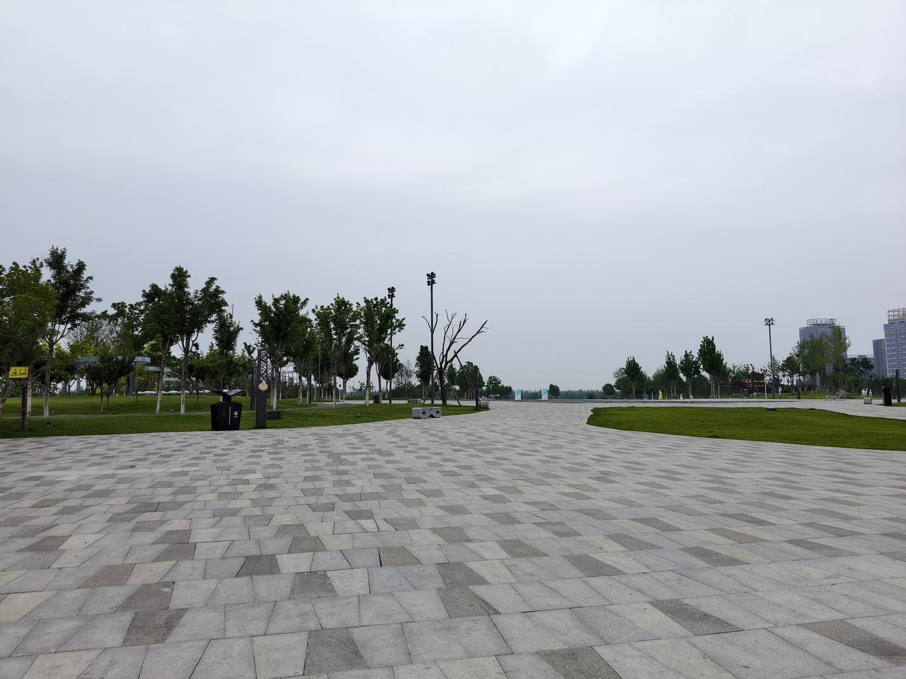 距离高考只剩几天了，前两天孩子刚结束最后一次模考。昨天打电话回来，说物理只考了 