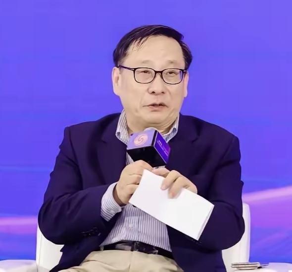 高志凯真敢问，他在BBC的直播镜头前，毫无掩饰地问美国议员：“你们非要卖武器给台