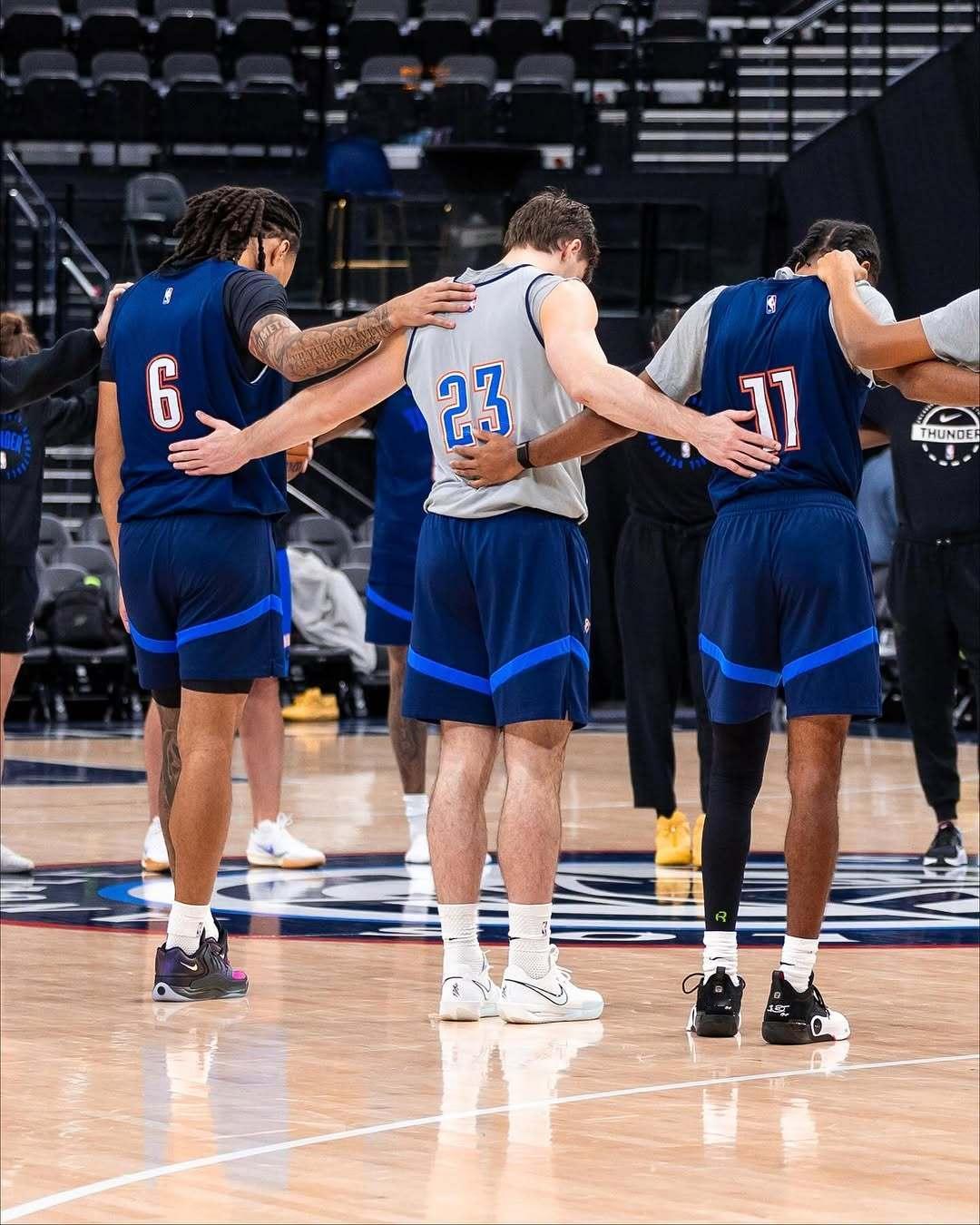 巴恩海泽晒近照并配文：恐惧是“如果……怎么办？”信念是“即使……也没关系。”亚历