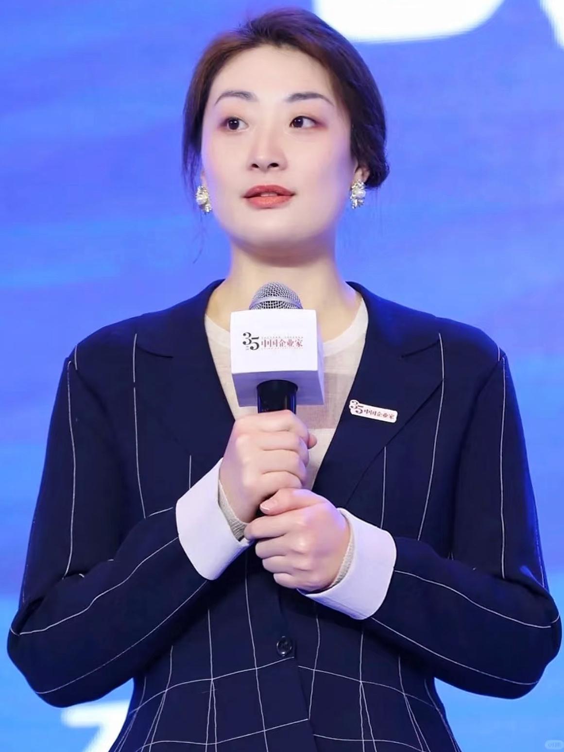 宗馥莉在香港与三个非婚生子女为了18亿信托展开激烈争夺，表面上是争这笔资产，实际