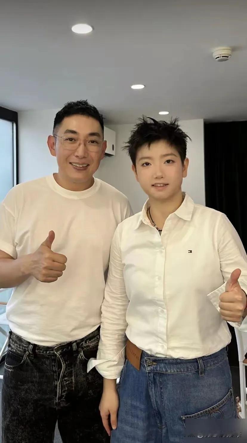 网友：孙颖莎把妆化成这样，真的欣赏不来，还是喜欢素颜的莎莎，更加的自然、纯洁、可