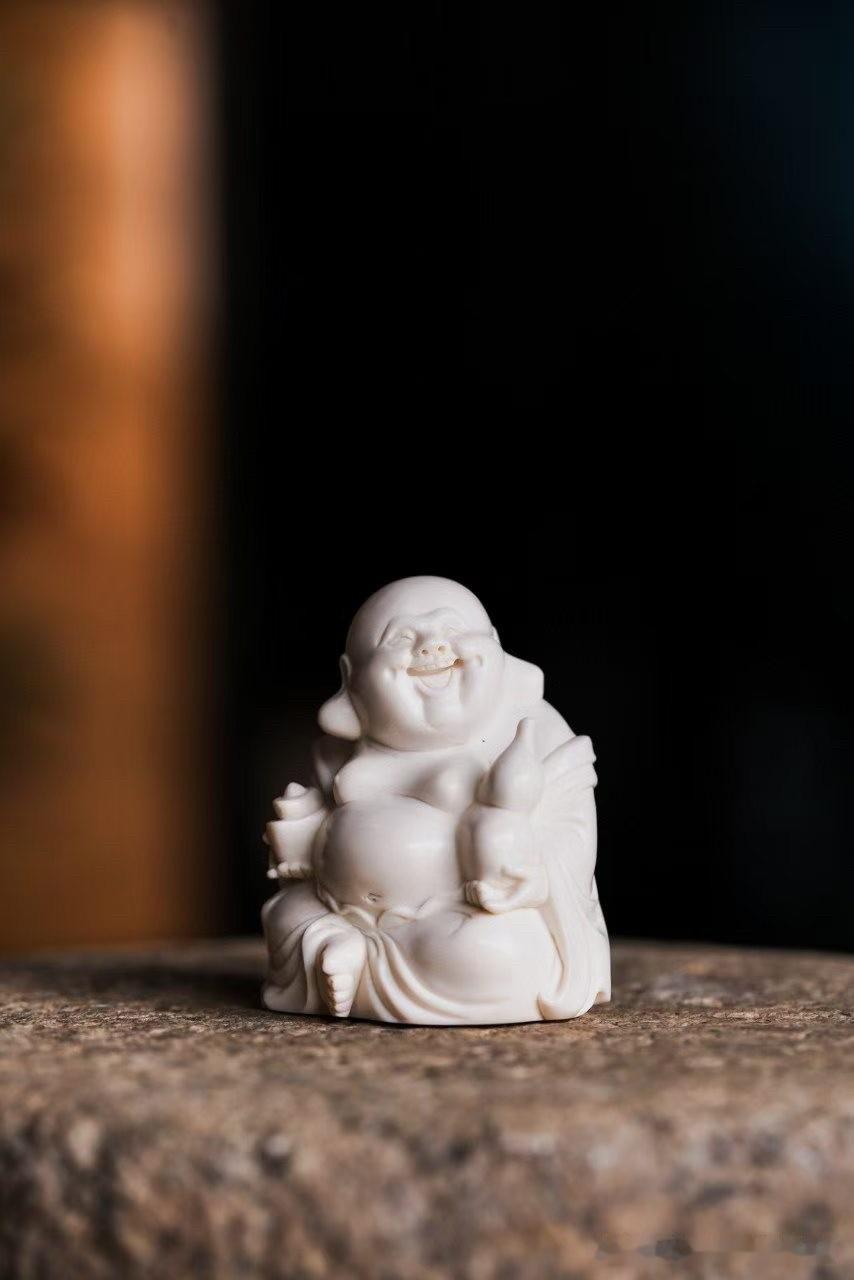 有些欢喜，是热闹里的笑声；有些欢喜，却藏在一件小小的作品里。

温润细腻的猛犸老