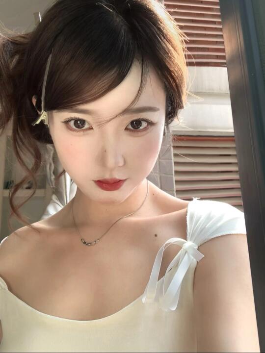 白开水妆容yyds