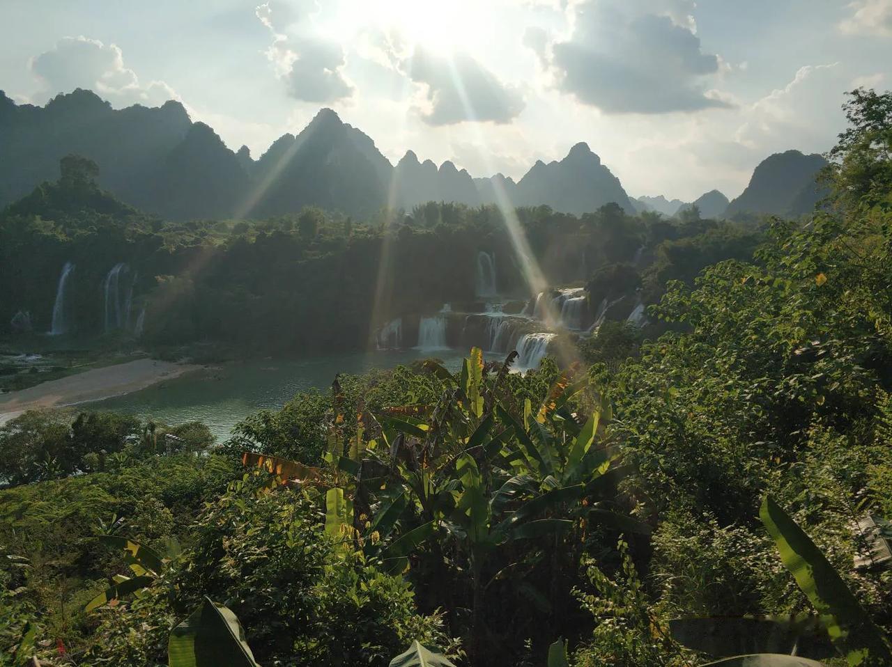 上联：冬去山明水秀，下联：请你来春回雨润风柔