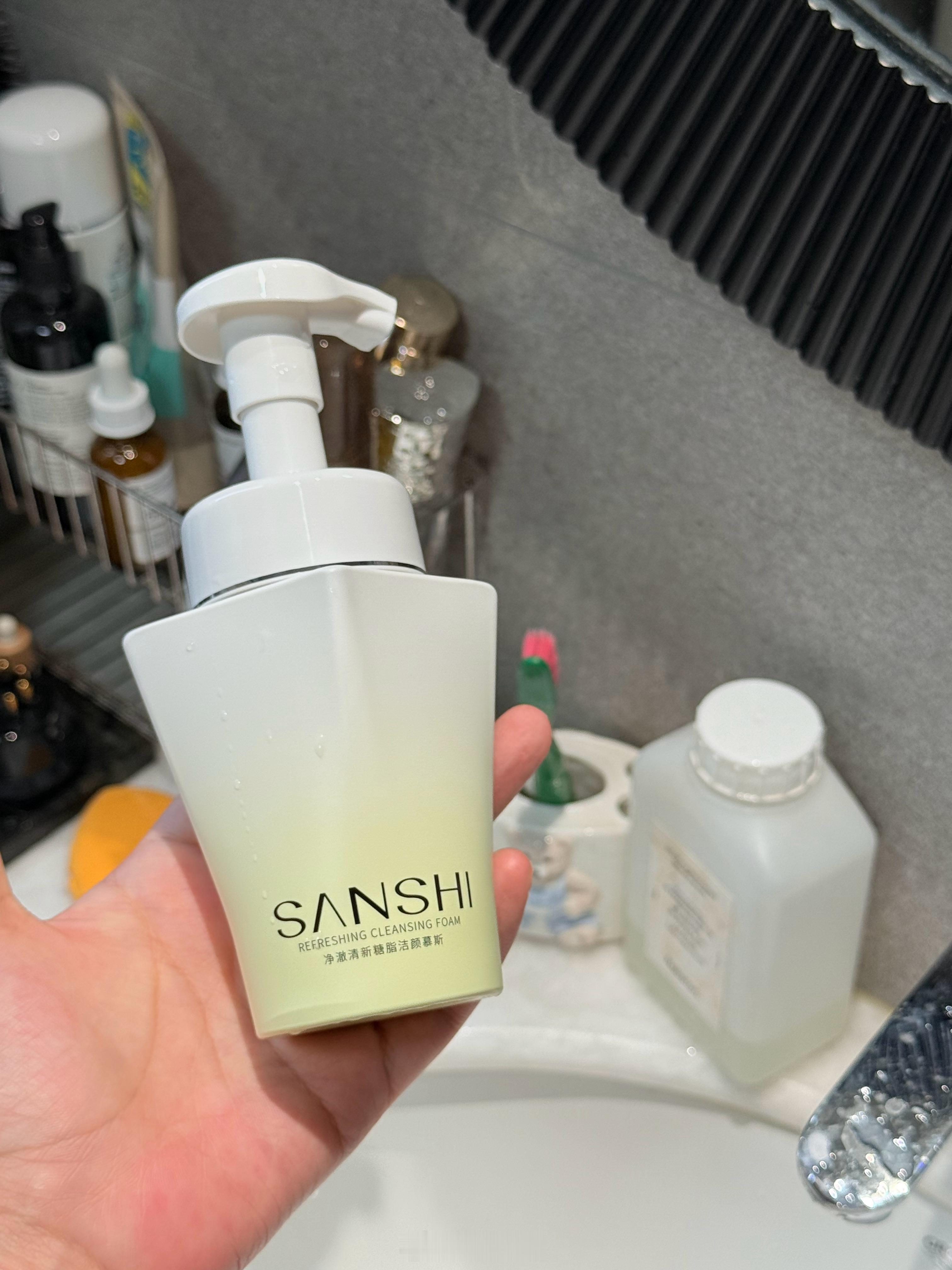 三式这个新品洗感好好好绵好厚的泡沫 洗完肤感好清爽好干净 油皮很喜欢的净澈感但竟