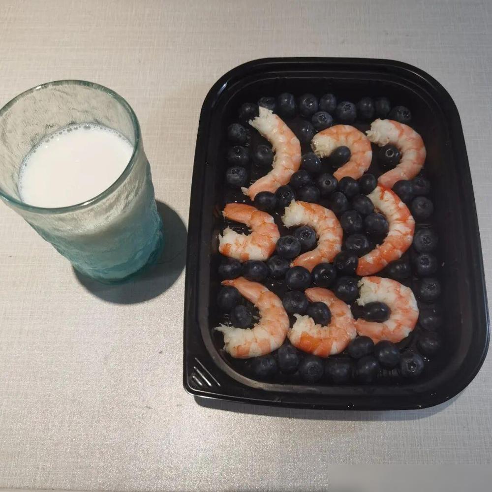 普通人如何不费力吃够蛋白质？

够不够不能只数鸡蛋，还得看全天吃了什么。按每公斤