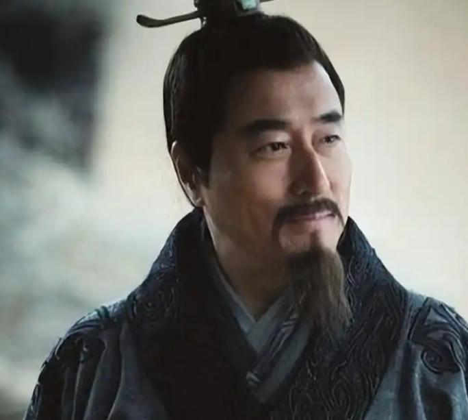 不懂军事的萧何看出了韩信的军事才华，为啥懂军事的项羽看不出
萧何不懂打仗却识韩信