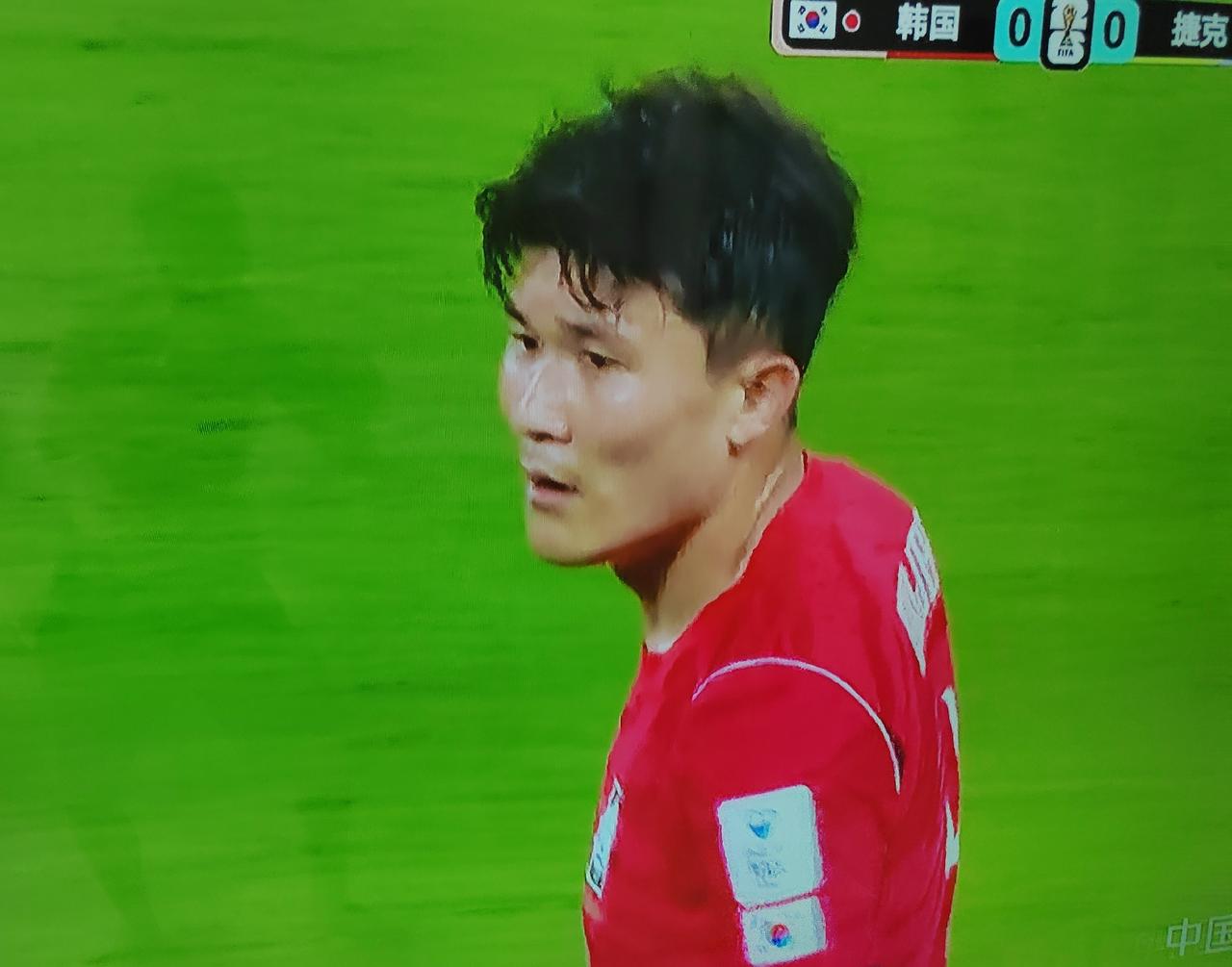不比不知道，一比吓一跳！通过A组第二场韩国队vs捷克之战的上半场可以看出，韩国太