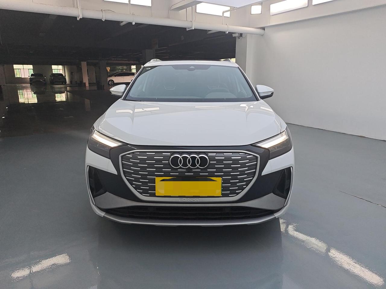 上个月提新车，下个月就卖，奥迪也玩这一套？
前两天验了一台奥迪Q4 e-tron