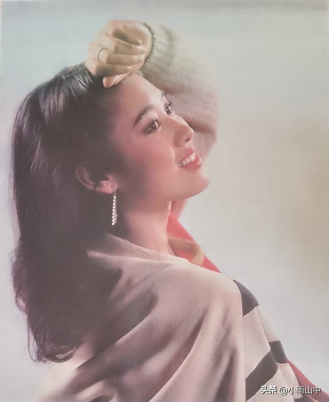 1992年《影姿》挂历上的郑爽、白灵、吴玉芳、姬培杰、费翔等
友友们，第七张是王