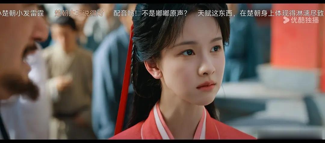 陈都灵这个表情是想表达出什么情感，怪我眼睛不好，真看不出来 