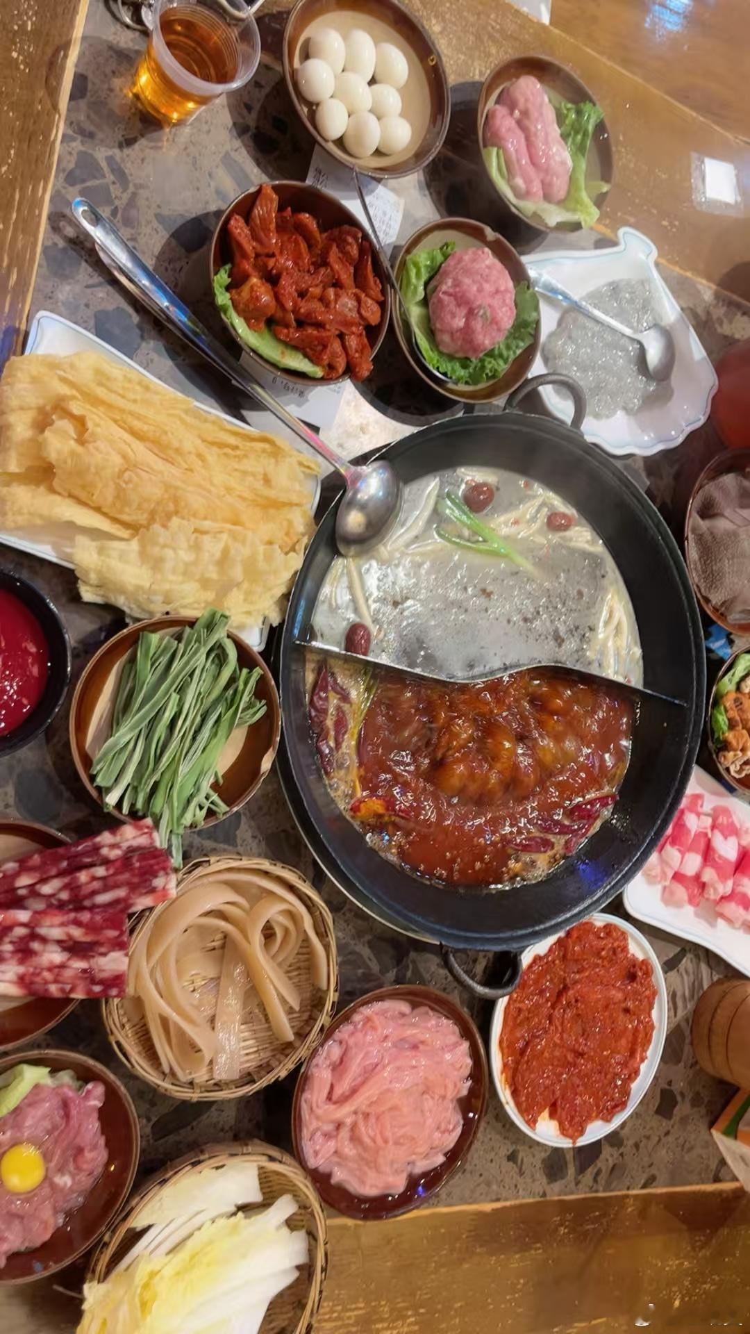 辛苦了一整天，终于搬砖🧱完成✅任务，匆匆忙忙的就这么早来到了一家超级多美食的农