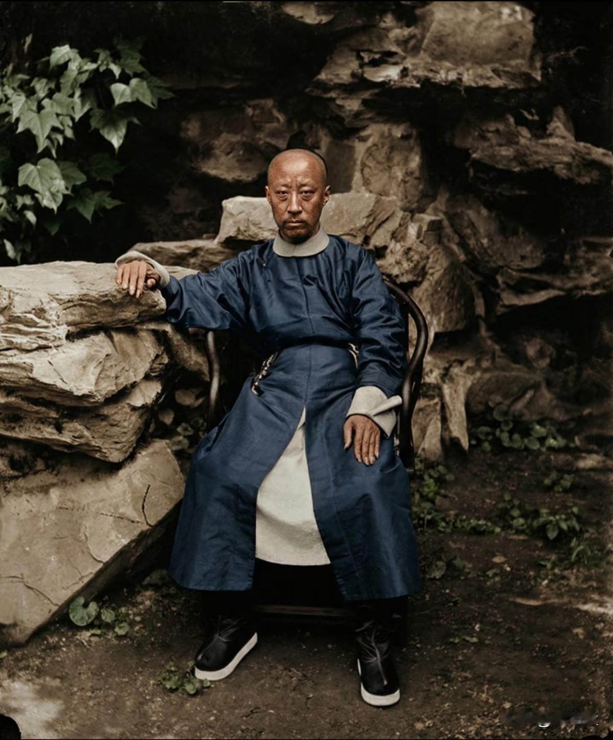 爱新觉罗·奕䜣可是晚清历史上响当当的人物。他是道光帝第六子，人称“鬼子六”。
奕