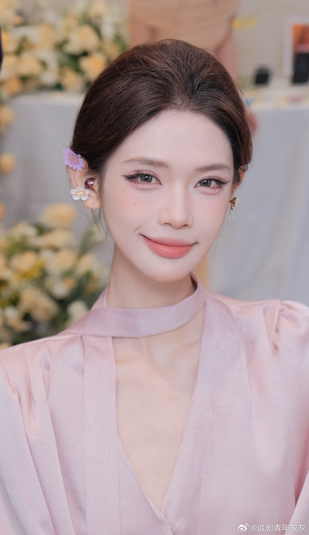 唐毅春日侧颜妆造美学天菜耳朵也有了自己的天菜妆造看过唐毅老师的春日侧颜妆造美学线