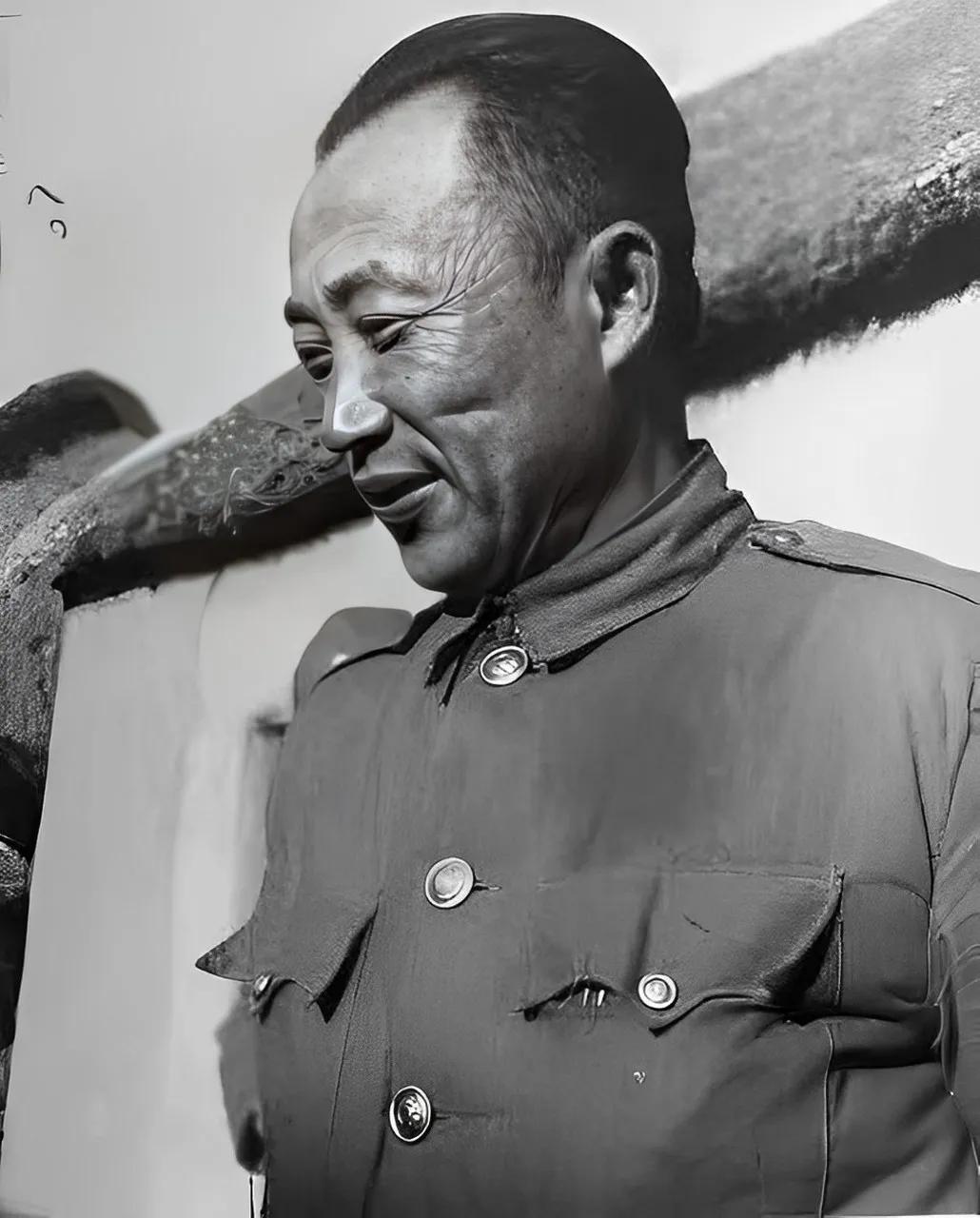 十三兵团司令李弥从淮海战场逃跑以后，凭借金条开路，一路逃到了潍坊，并在当地地主的