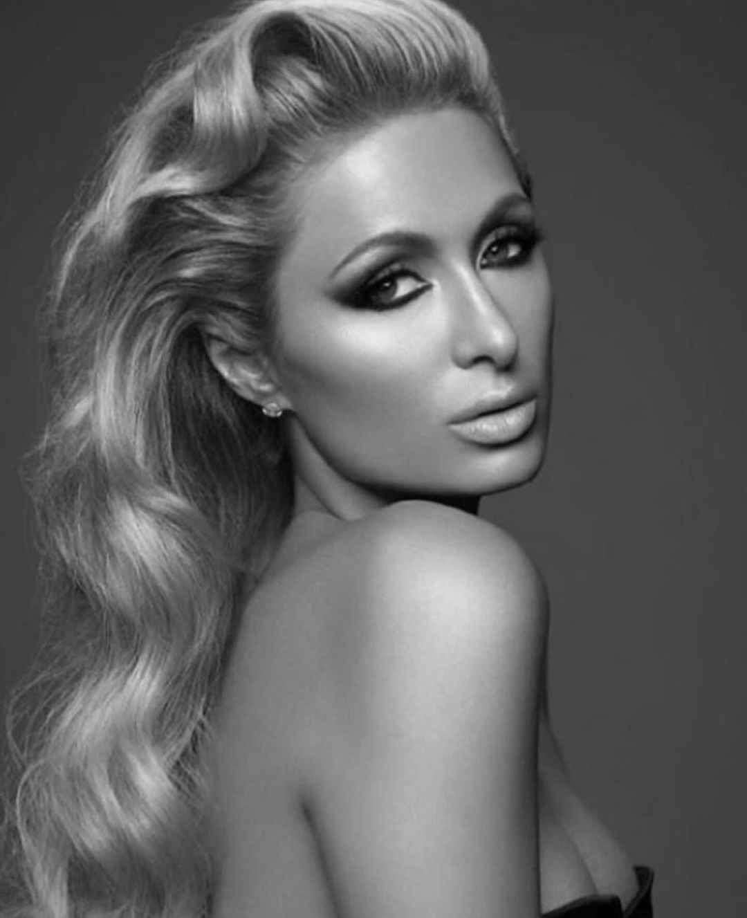 Sarah姐祝千金名媛Paris Hilton 生日快乐，曾经合作过，巴黎姐也感
