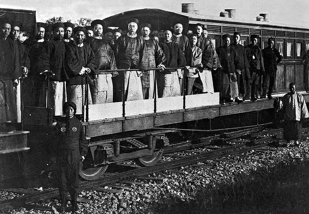 1886年，李鸿章视察唐山火车站。 ​​​