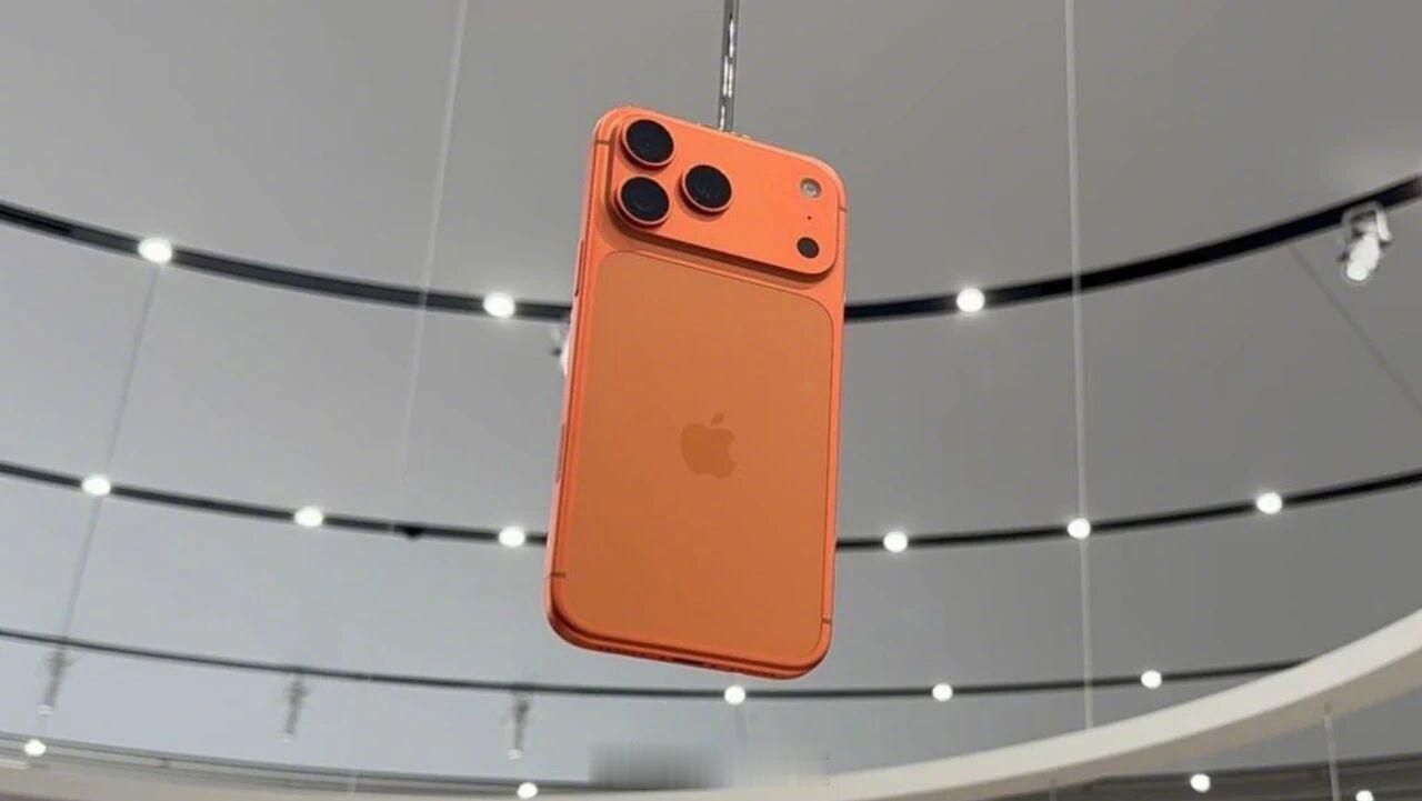 【苹果拟两年推出五款新iPhone 折叠屏出货量超预期】据报道，苹果公司正计划在