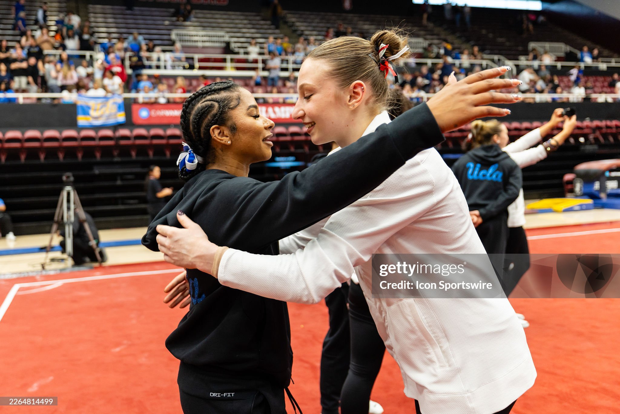 今天NCAA不知道什么环节比赛来到了UCLA-斯坦福的对抗赛，Jordan Ch