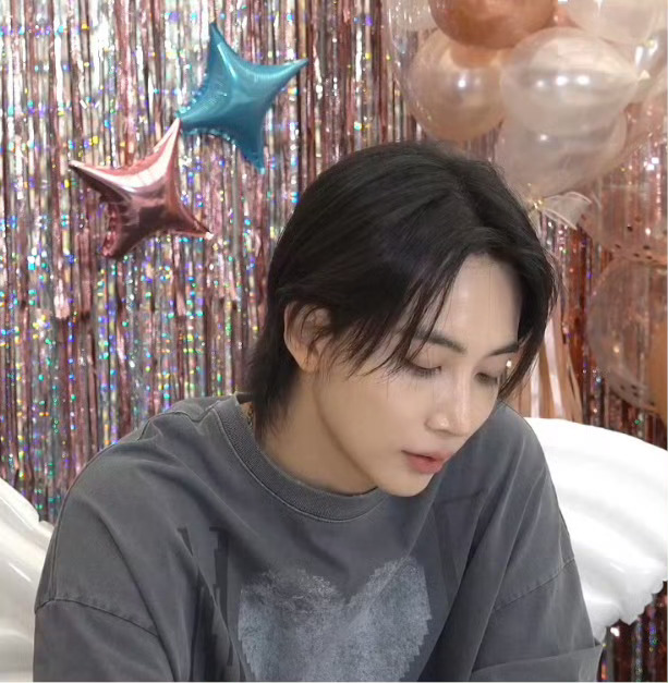 妻子的管教 我的荣耀妻子的巴掌 我的印章妻子的抓痕 我的勋章妻子的美貌 我的骄傲