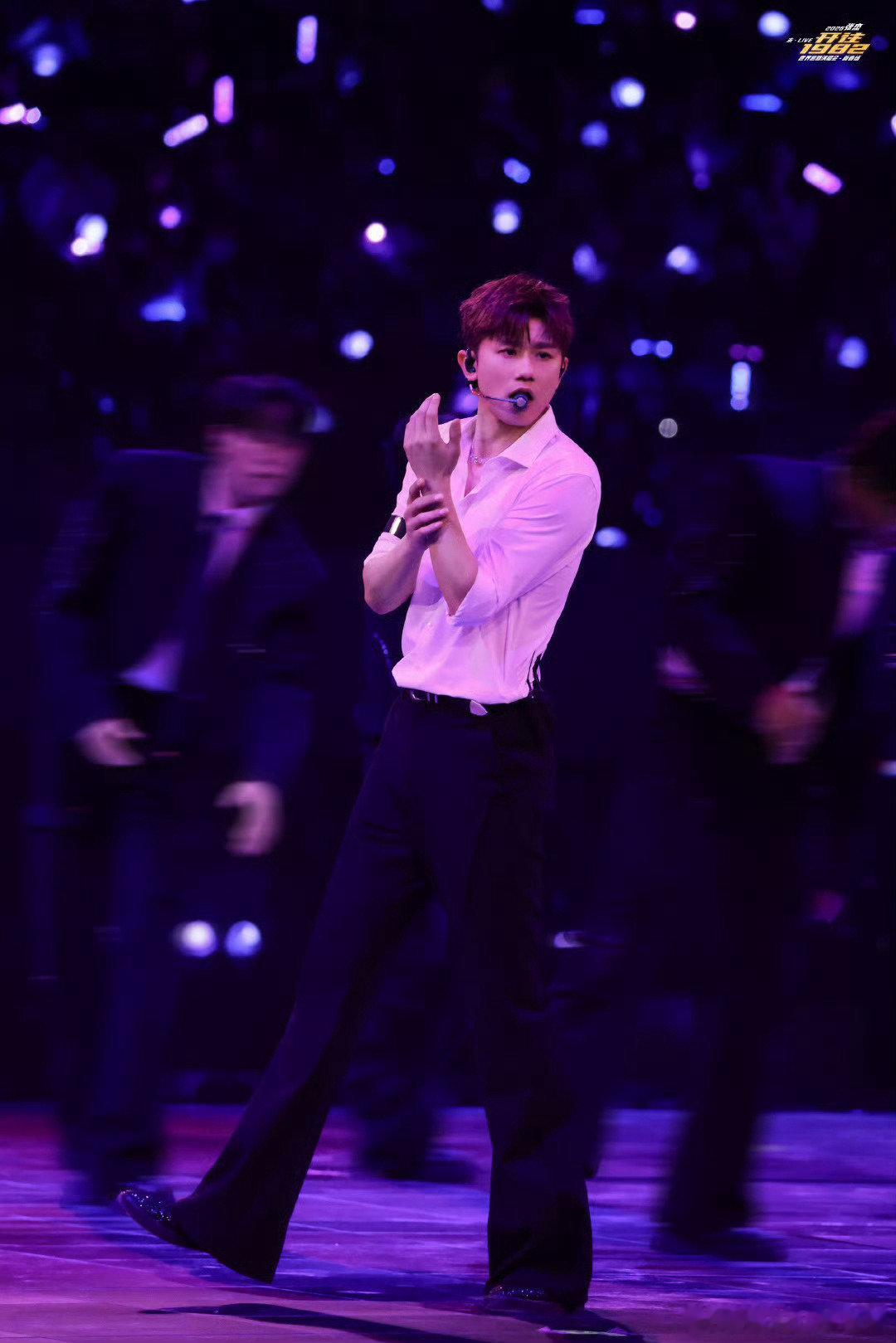 张杰驭风歌海来阿木梦底张杰春晚唱驭风歌 张杰出发春晚！独唱《驭风歌》稳了，《策马