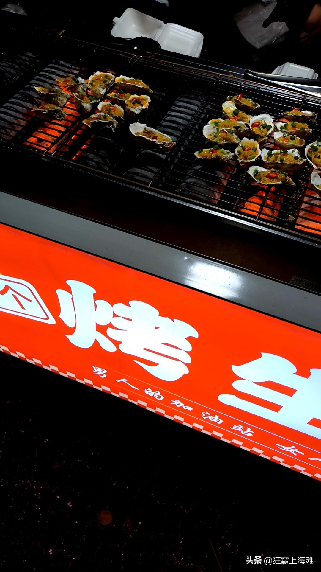 烤生蚝十元六个，这价格简直太划算了！我也吃过，那鲜嫩多汁的生蚝肉，配上浓郁的蒜蓉