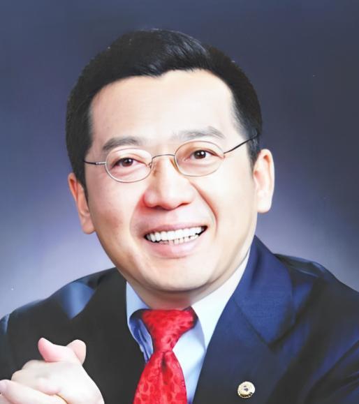 “绝不允许他再回中国！”中国科学家潘锦功制造出发电玻璃，希望帮助祖国发展。却接连