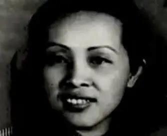 73岁的低保户梁诗伟做梦都没想到，他家漏雨的老屋瓦片下面，藏着一个足以买下半个国