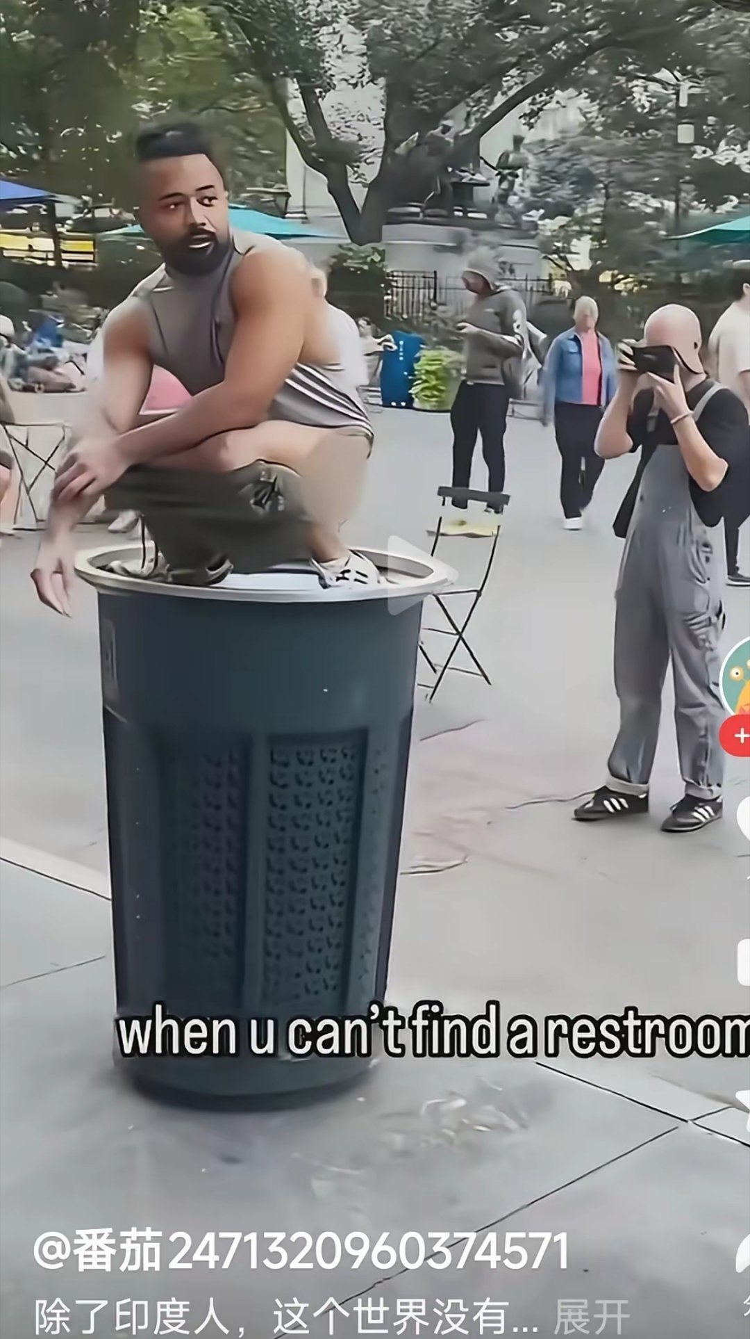 在大街上拉得这么舒爽的，也只有印度人了。 