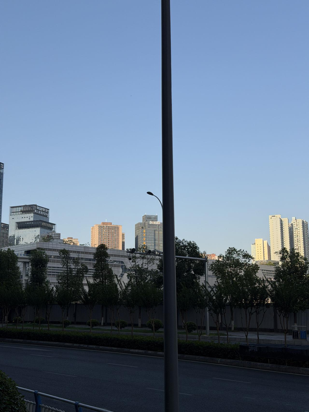 重庆江北嘴恒大中央广场烂尾地块何时得救

今天清晨办事路过重庆江北嘴恒大中央广场
