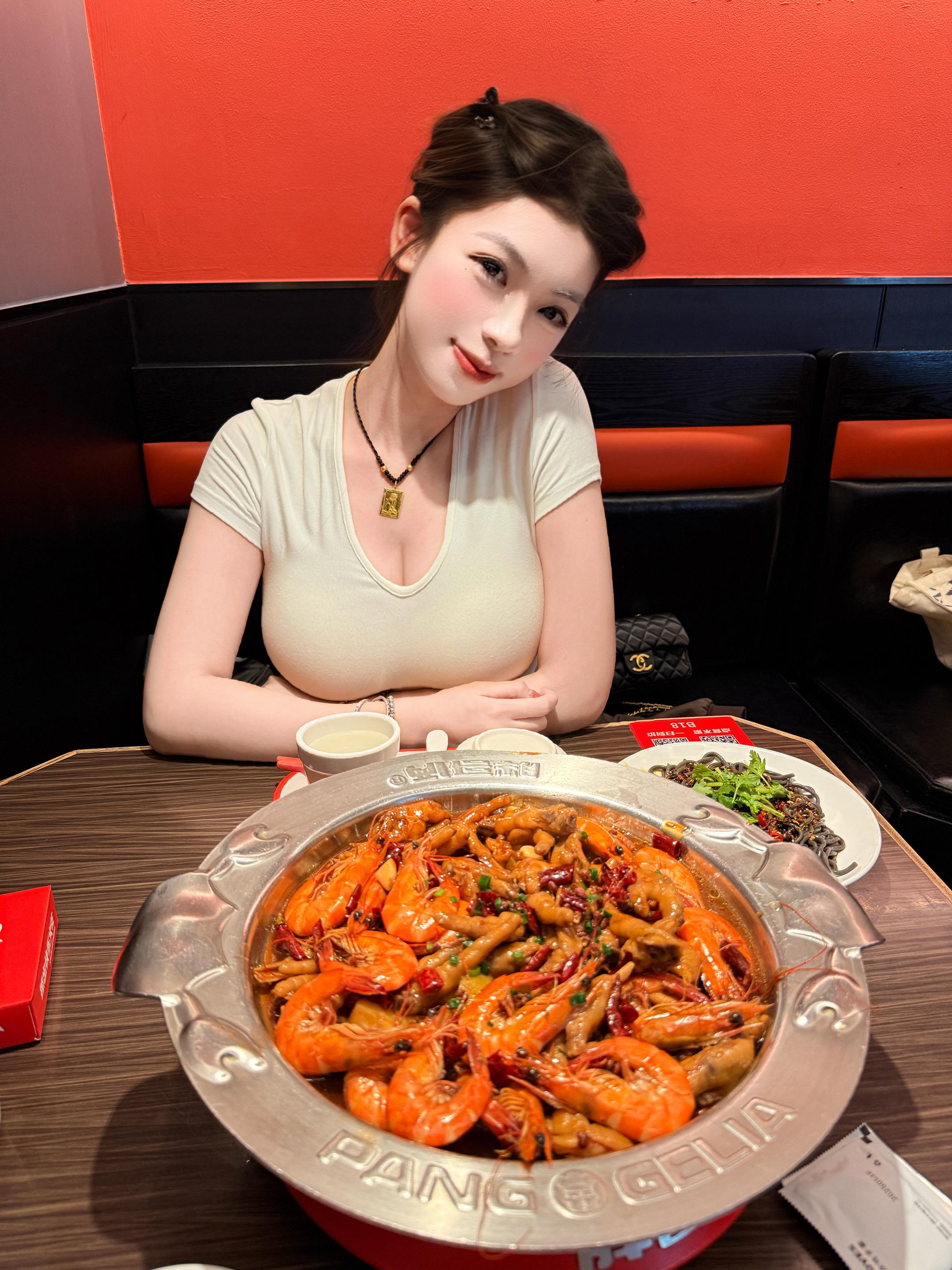 倘若你只是我生命中的过客 那向你所求太多确实是我的错