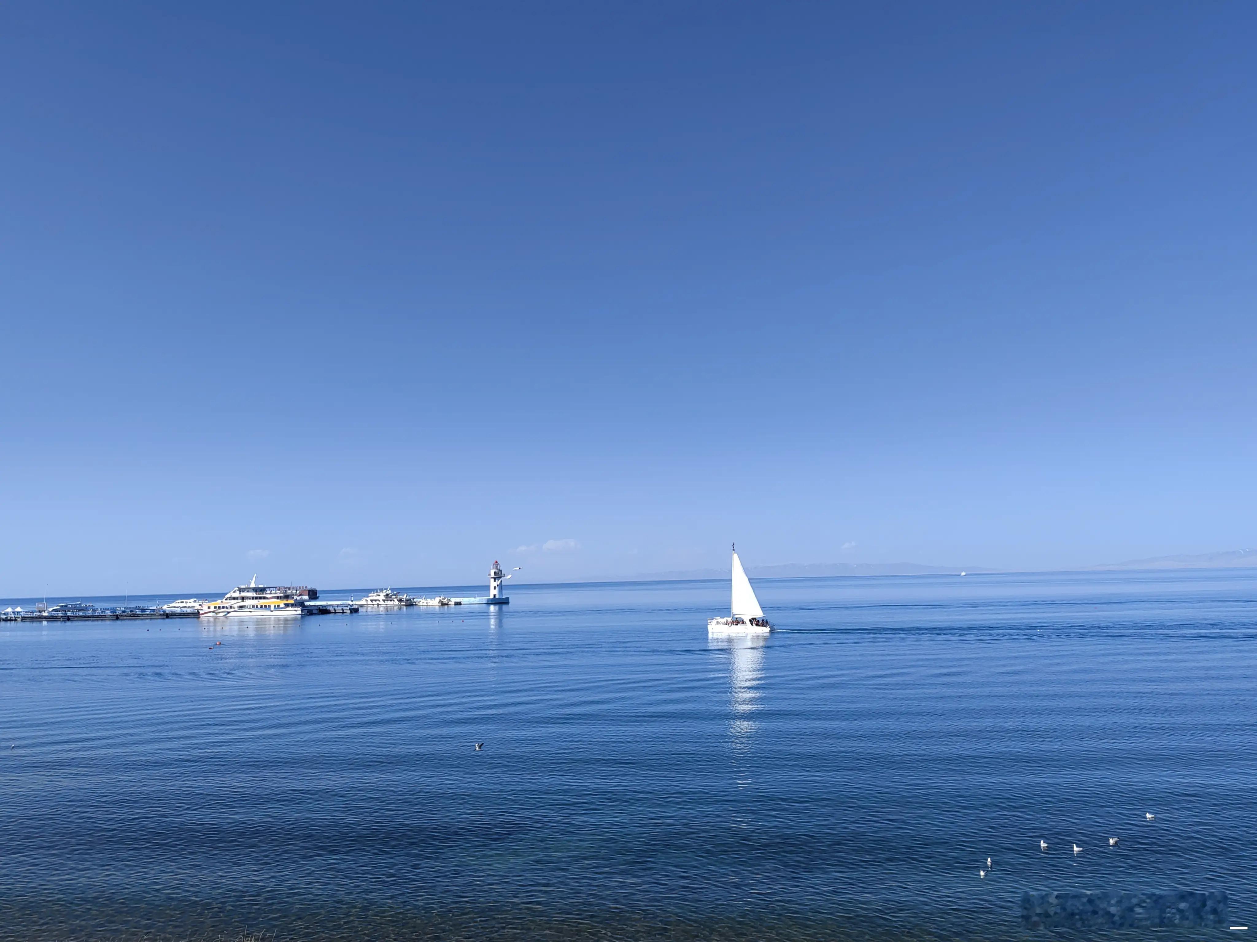 消息一览：1. 景嘉微：控股子公司边端侧AI SoC芯片已完成流片、封装、回片及