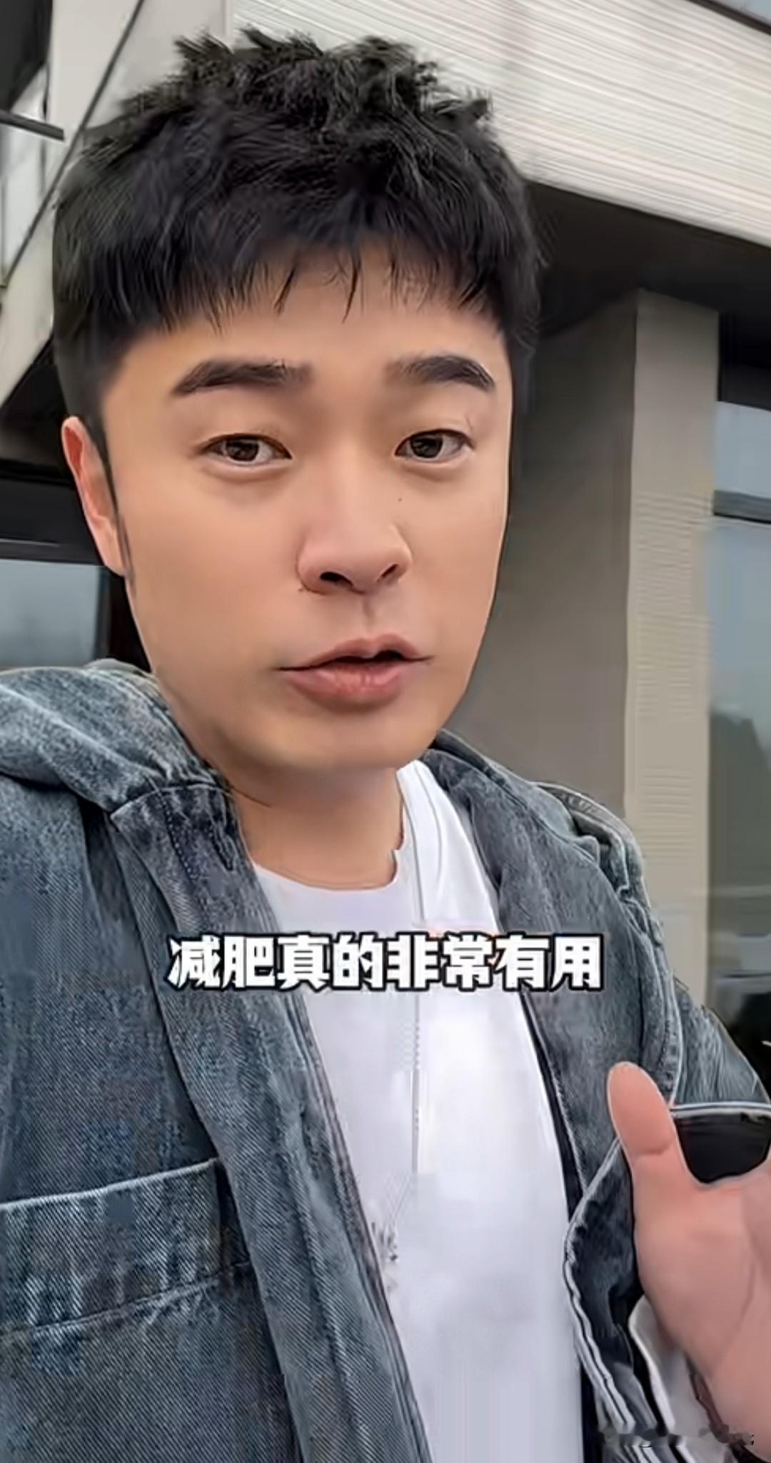 陈赫发自肺腑的告诉大家:水煮菜减肥真的非常有用。

怀着一探究竟的心继续看了下去