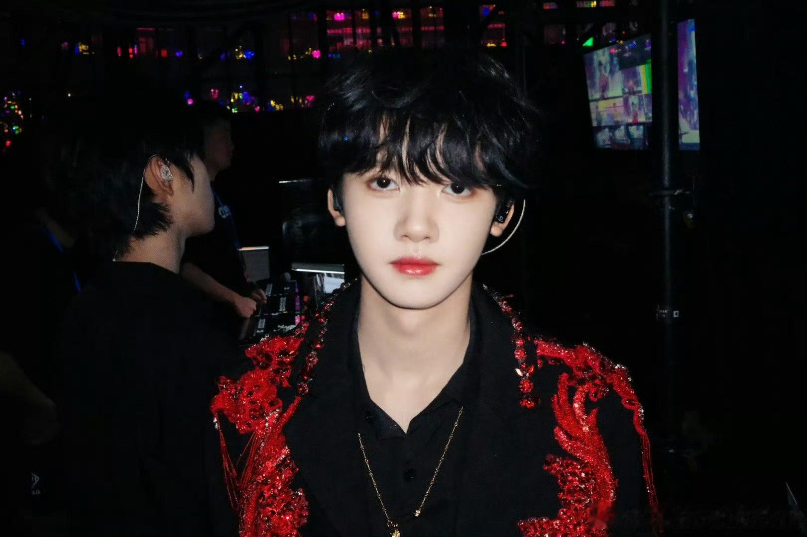 张奕然进行曲破亿张奕然进行曲终于破亿啦！全都是然丝手搓出来的热度🔥🔥 真的太