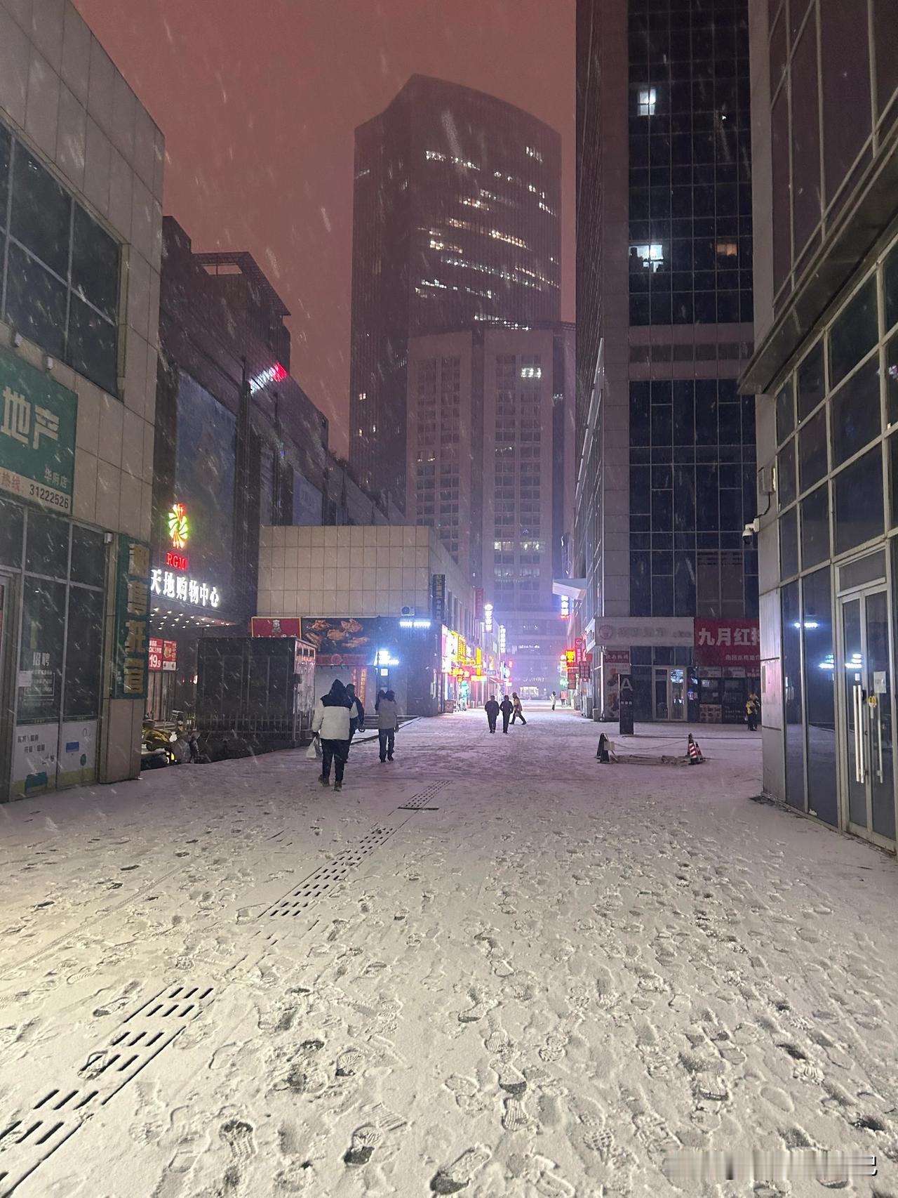 分享一张今天拍到的照片在沈阳遇见2025年第一场雪❄️[福][锦鲤到来]