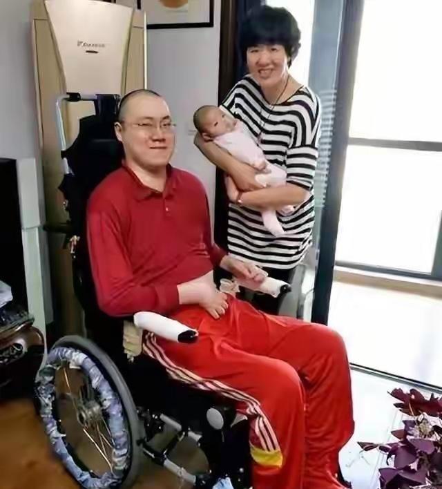 周苏红：离开瘫痪前夫后，她嫁大8岁富豪，现在女儿已13岁，离婚后以姐弟相称、亲如