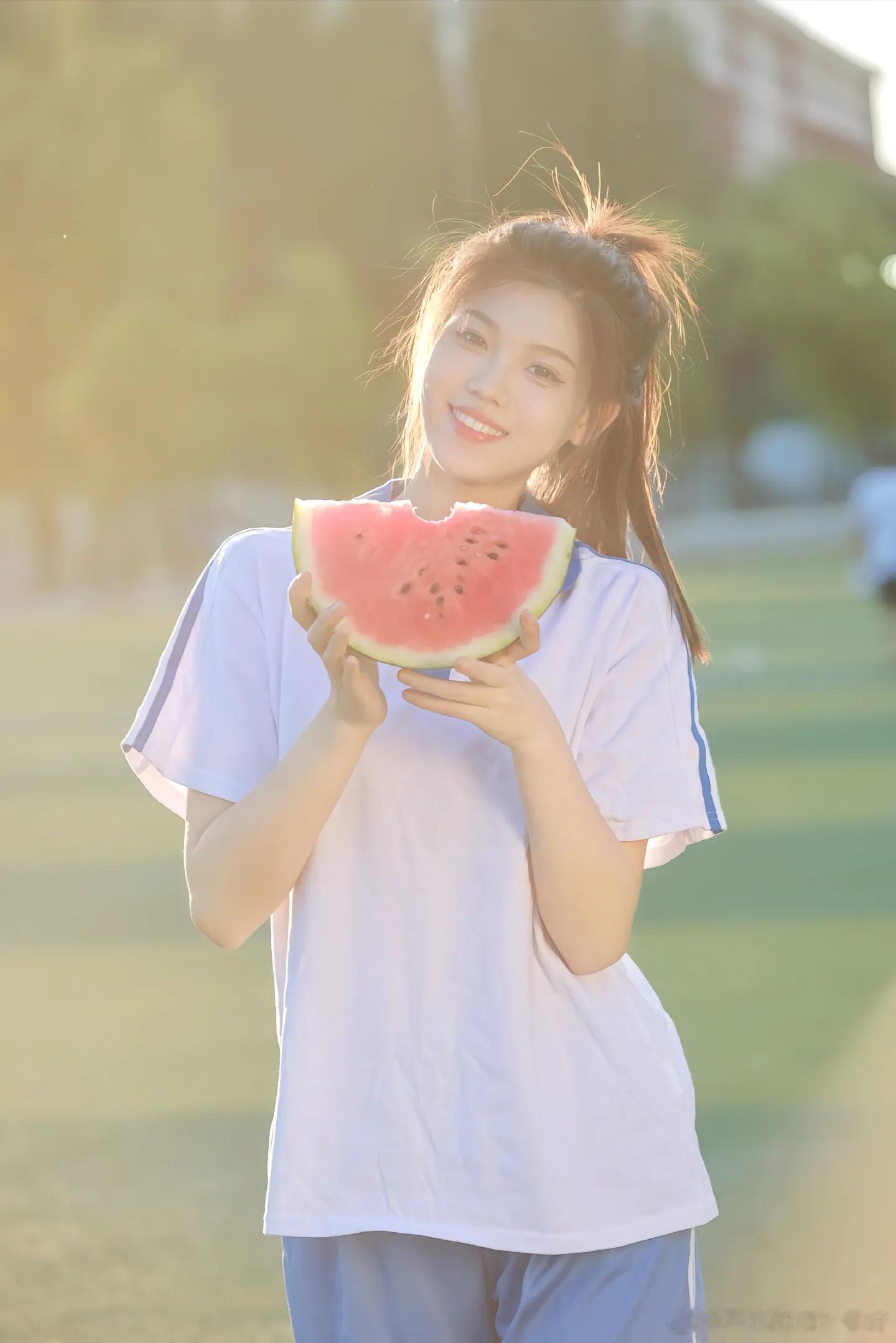 阳光下的一字马美少女～ ​​​