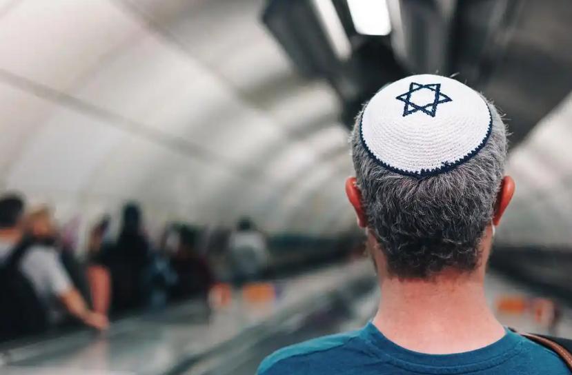 美国犹太裔人口其实不算多，大概只占总人口3%左右，可在金融、科技、媒体这些最核心