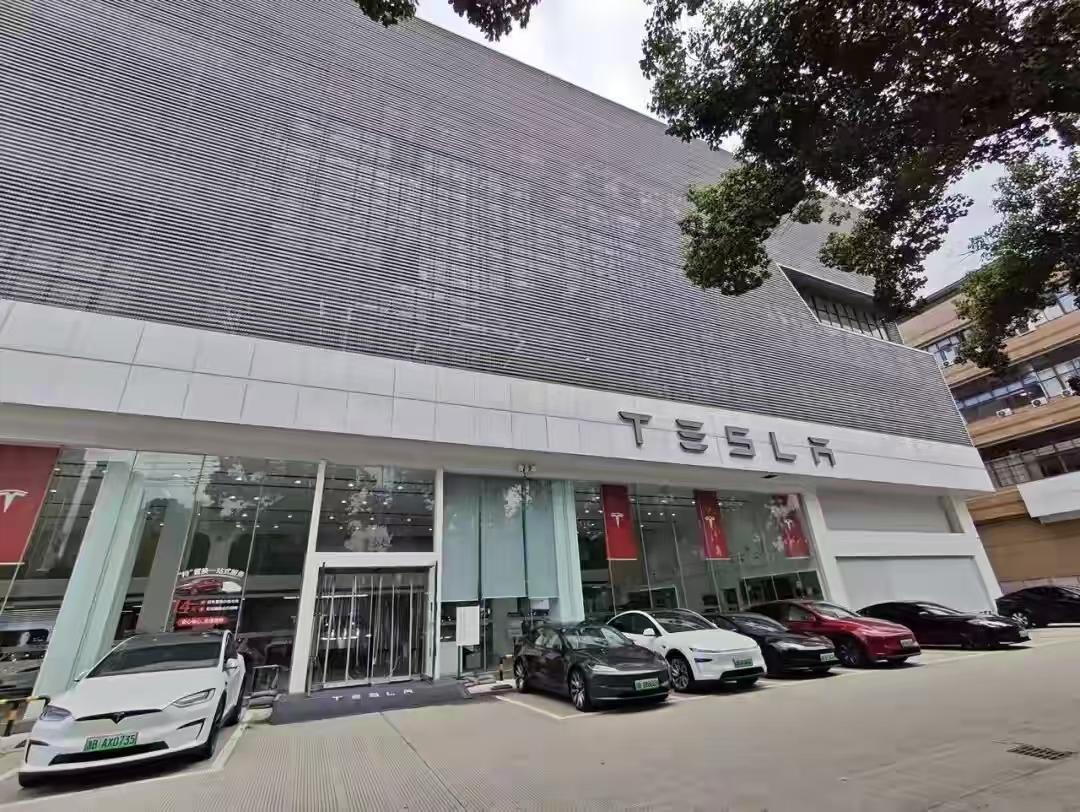“玩不起！”浙江宁波，一男子交了1000定金，在特斯拉官网订购Model 3。销