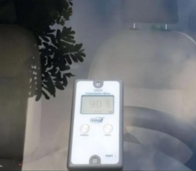 “厂家的问题，凭什么罚我？”一男子刚买的新车上路没多久，就被交警拦了下来，并因车