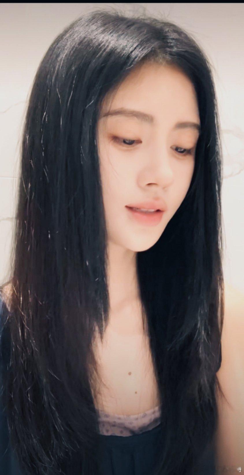 鞠婧祎 🍊💙鞠婧祎苏绿夏 🍊💙鞠婧祎万花世界 “亲爱的玫瑰，在静谧庭院起