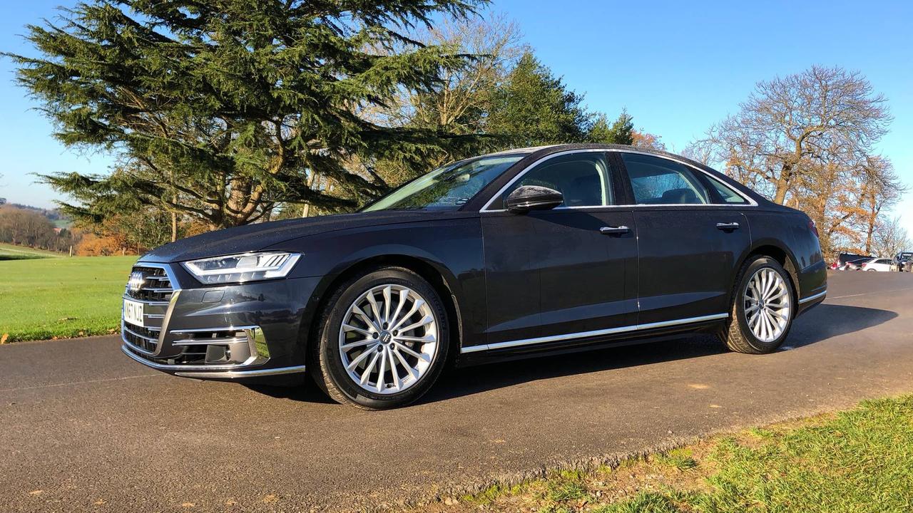 近日，奥迪官方确认已在其本土市场（德国）停止了旗舰轿车 A8 的预订，这或许标志