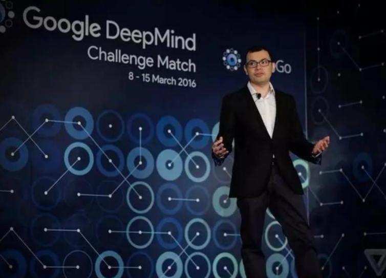一夜洗牌！谷歌核心高管集体换人。
 
谷歌铁了心要把这家巨型 AI 实验室，直接