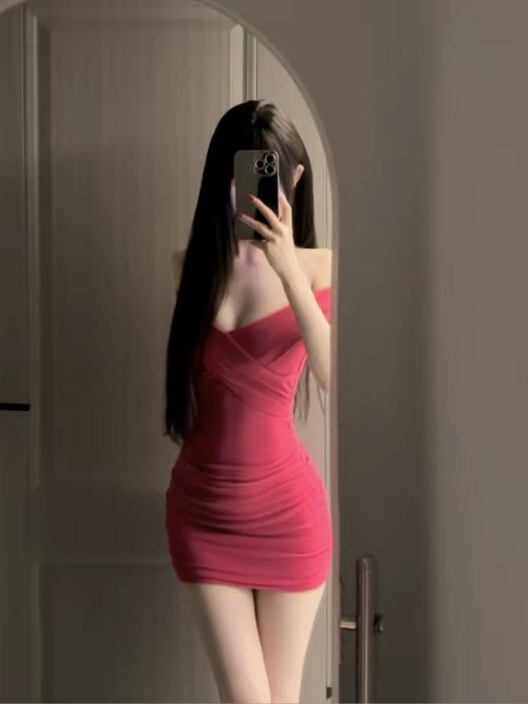 美女过节时尚穿搭分享