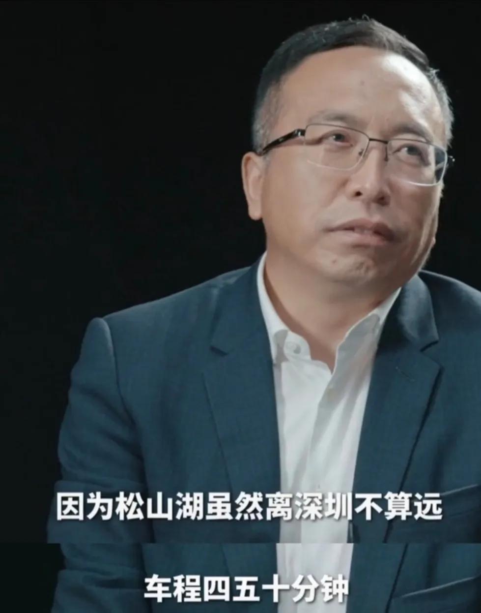 真的离谱[捂脸]这华为三折叠都还没发布，网友就急着让赵总去松山湖拿图纸了[泪奔]
